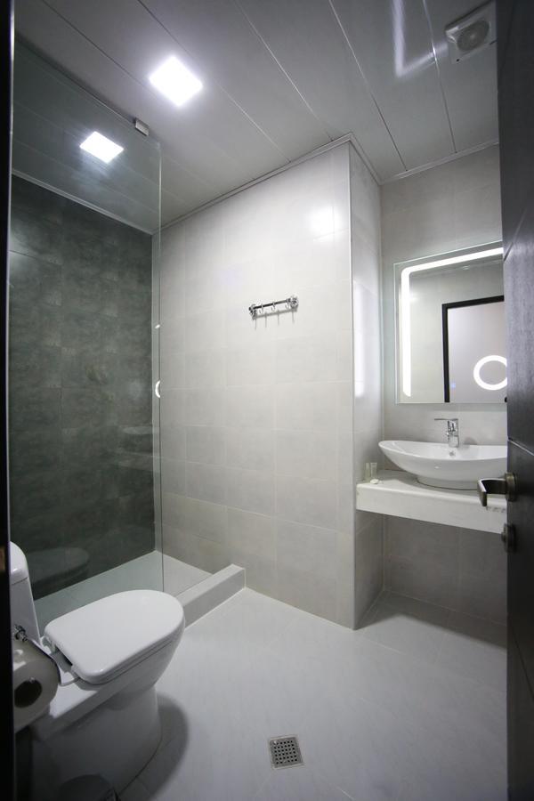 West Tower Hotel Kutaisi Eksteriør billede
