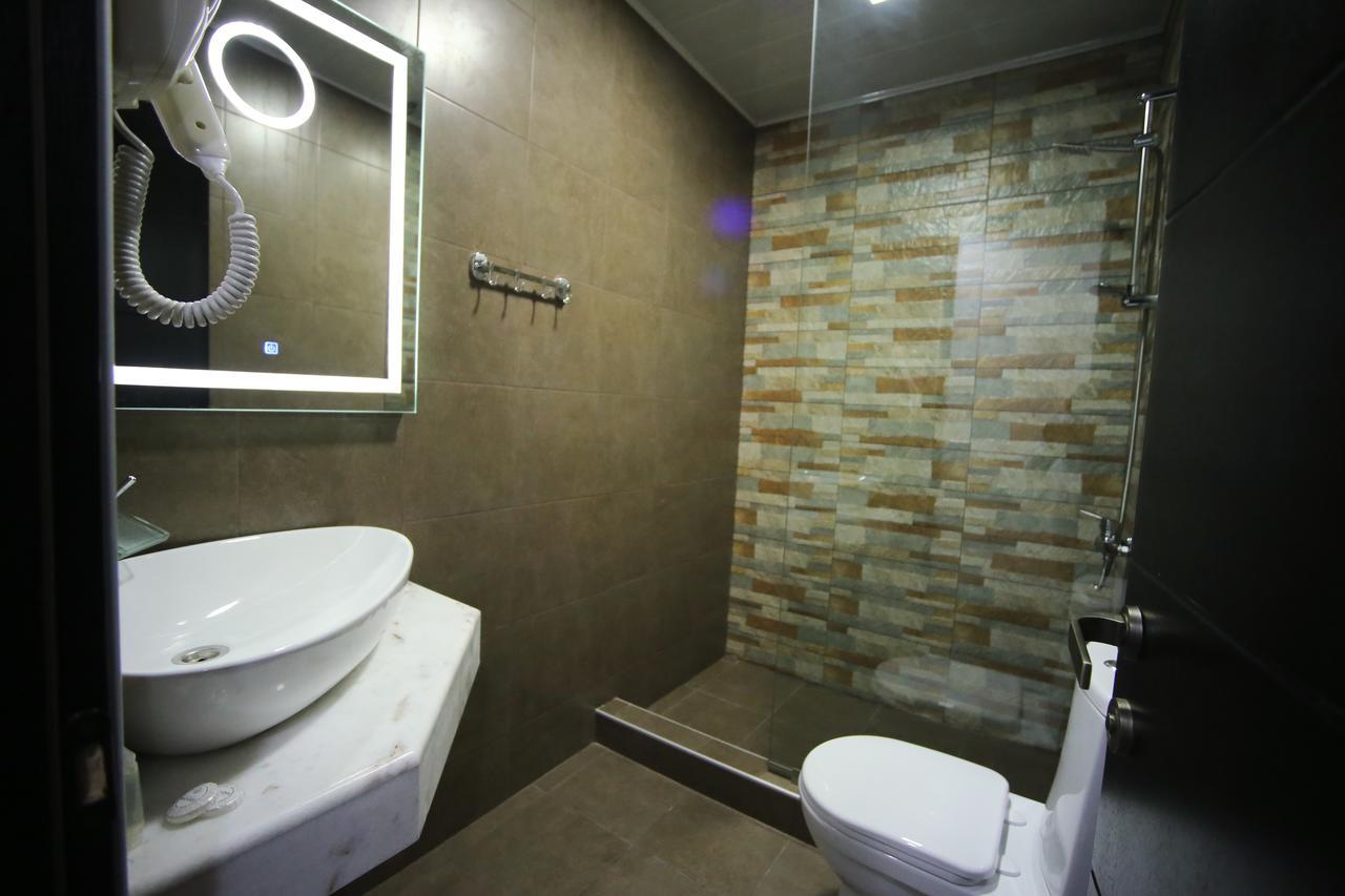 West Tower Hotel Kutaisi Eksteriør billede